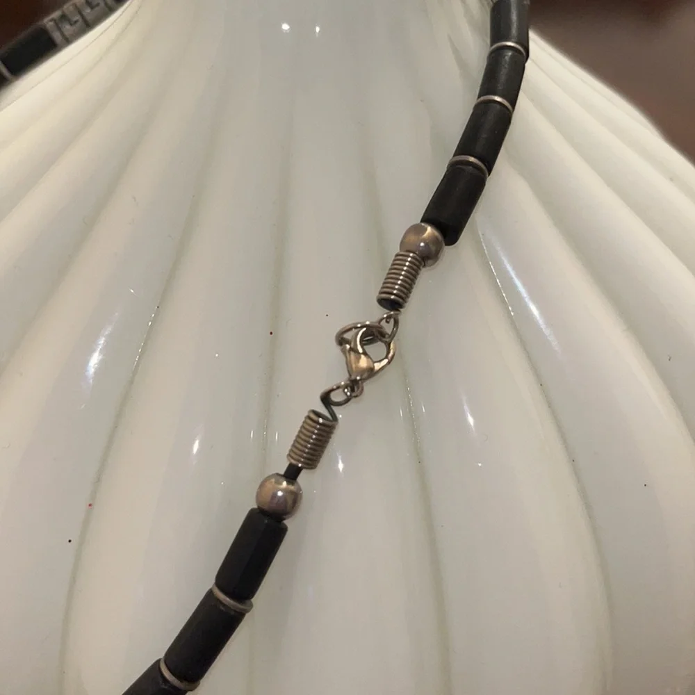 ⭐️🌴 18” Black & Silver Necklace